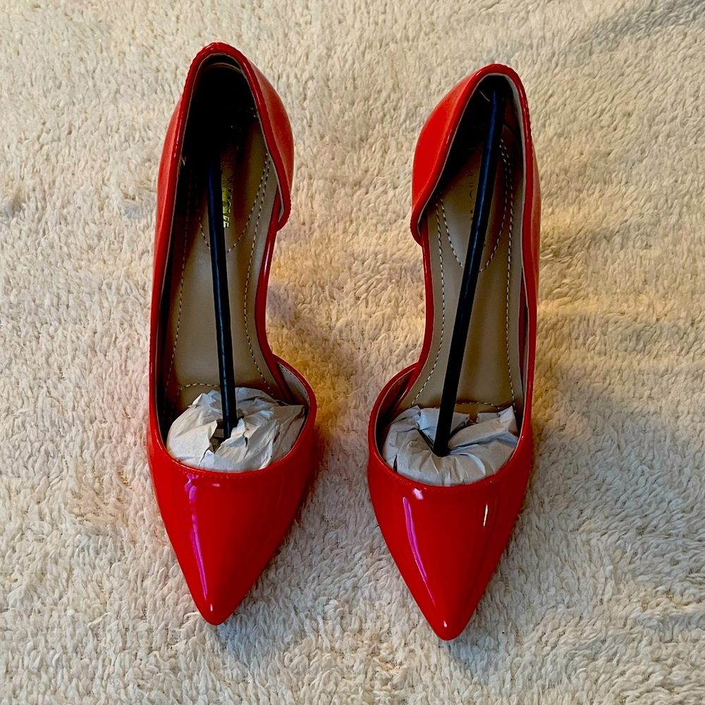 DONATED ————-**NEW** Sexy Red Fashion Nova Pumps